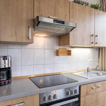 Ansprechende Mit Balkon Und Badewanne In