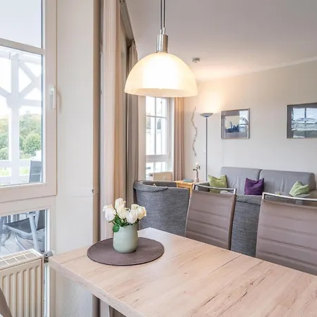 Ansprechende Mit Balkon Und Badewanne In *